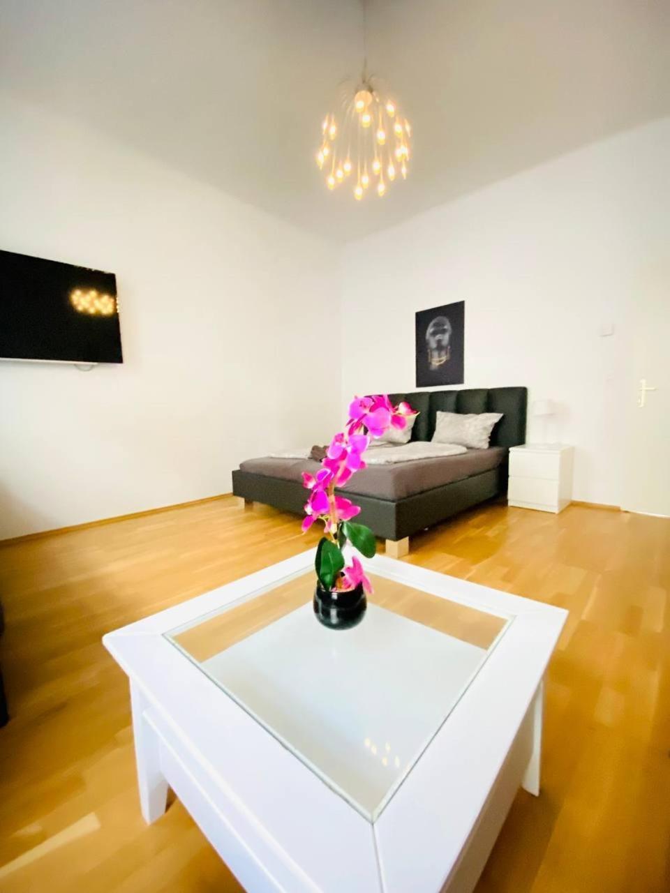 Cozy 2br For 6p, 10min Transport To Stadthalle Apartment *